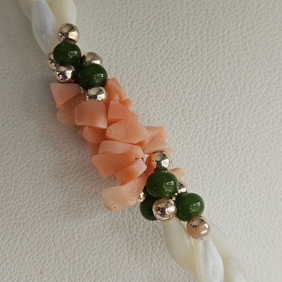 Twisted Mother of Pearl MOP Jade Pink Coral Beaded Vintage Necklace Barrel Clasp - Picture 6 of 11